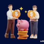 Ilustração 3D de duas pessoas segurando moedas grandes com símbolo de cifrão, ao lado de um cofrinho rosa sobre moedas empilhadas; identidade visual do LCbank ao fundo.